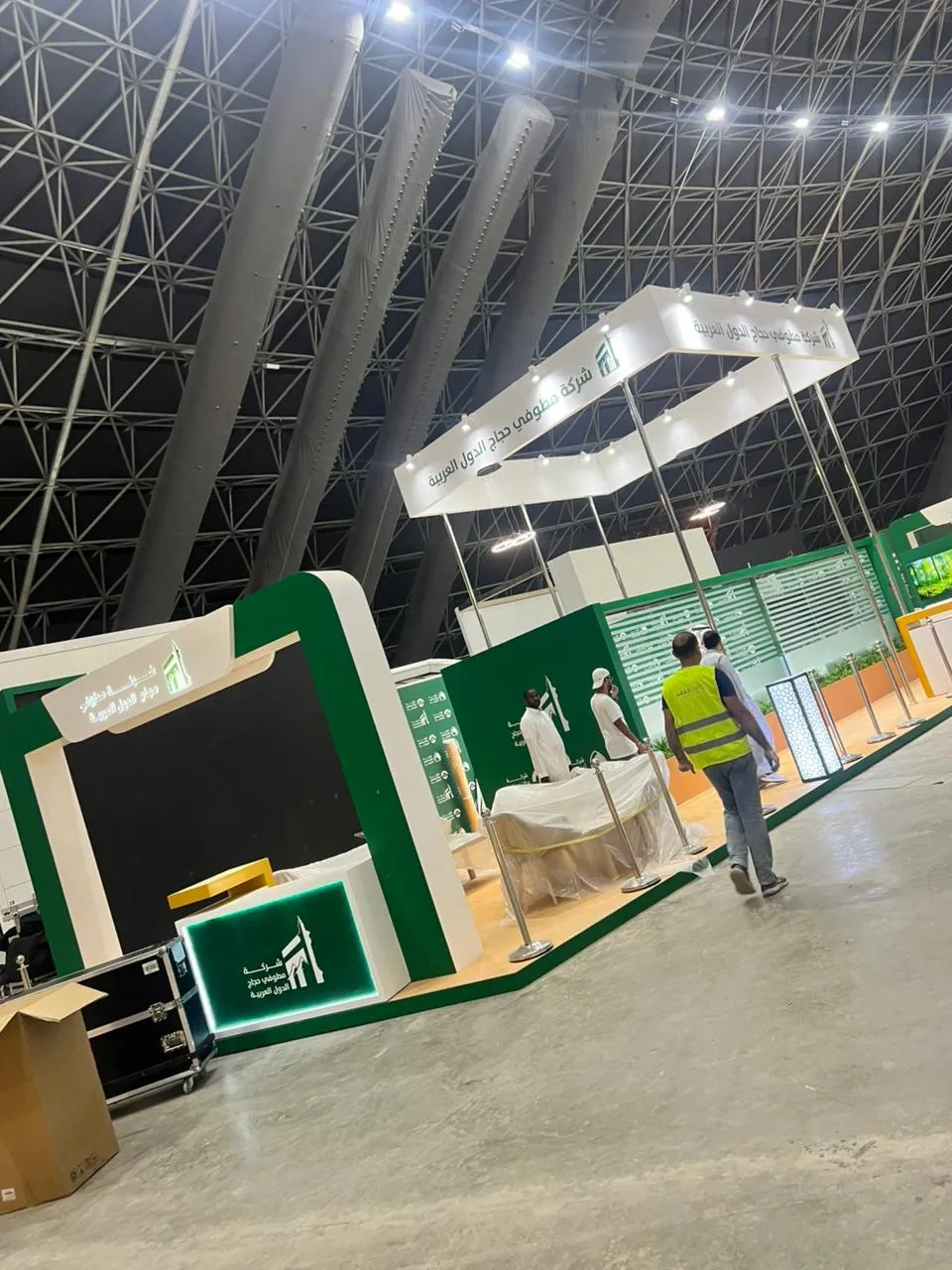 واجهة محل مطبعة الألوان الأساسية